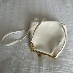 Laura ScottClassic White Kiss-Lock Crossbody Bag